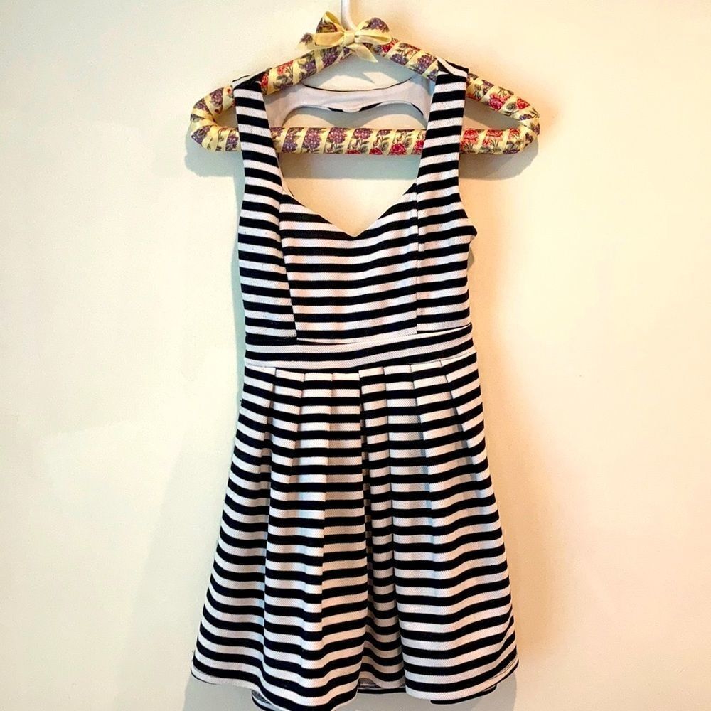 Poof Coulture Dress Size Small